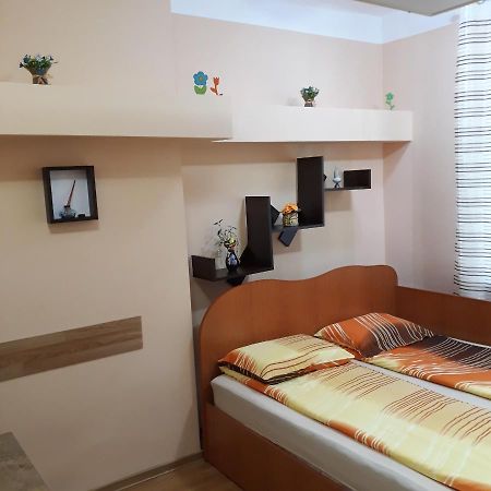 7 Vise Studio Appartamento Galaţi Esterno foto