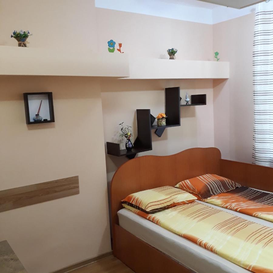 7 Vise Studio Appartamento Galaţi Esterno foto