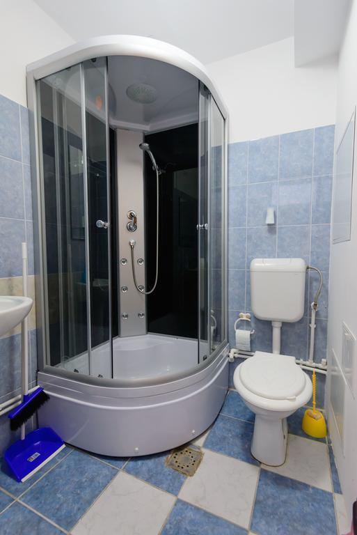 7 Vise Studio Appartamento Galaţi Esterno foto